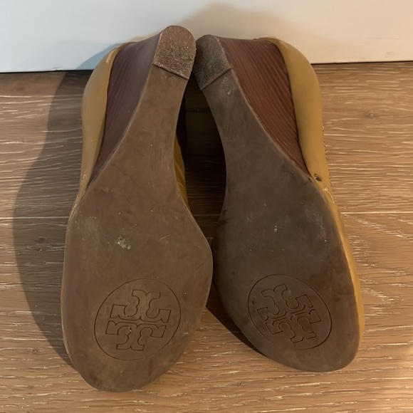 Tory Burch Nude Wedge Heels - Picture 4 of 4